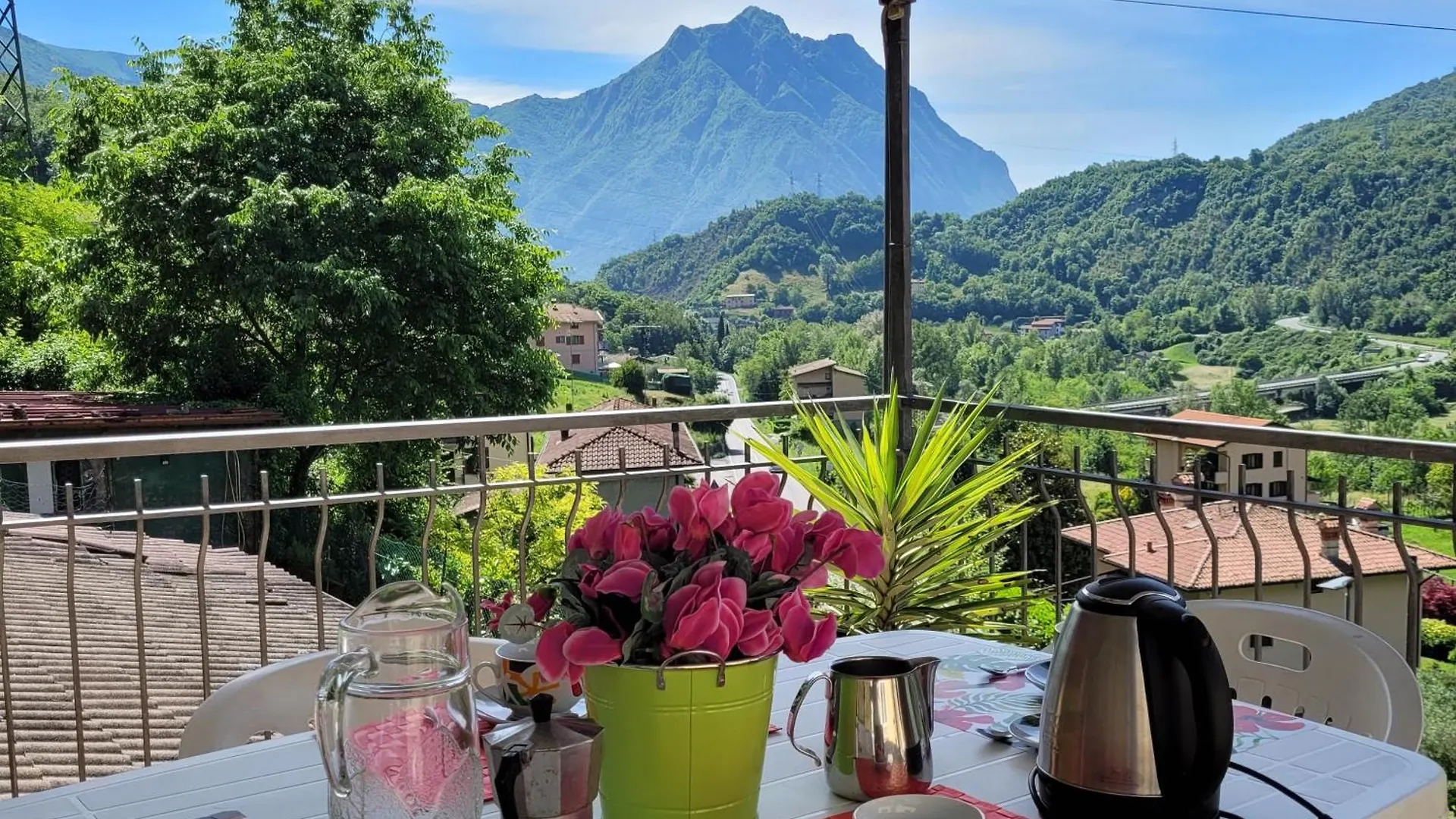 Casa Eliana Mountain Lake Iseo Hospitality Sovere Дом отдыха